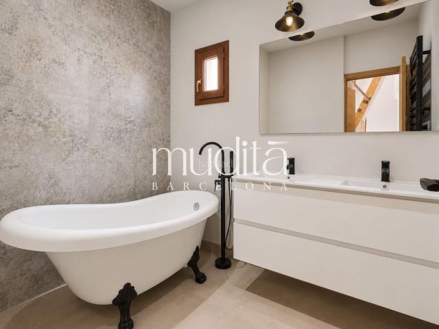 Casa en venta en Sant Cebrià de Vallalta. Casa reformada con piscina, vistas al mar y entorno natural protegido Maresme. Casas Sant Cebrià de.