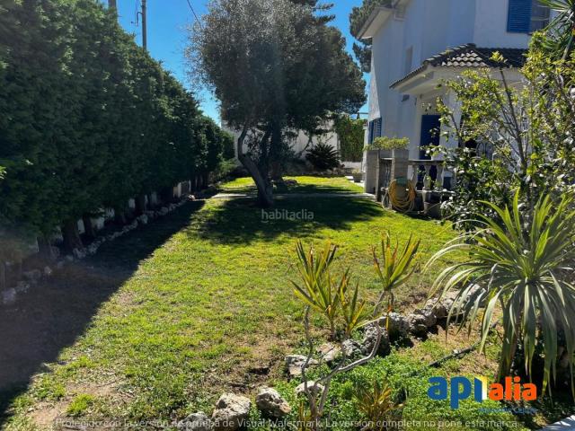 Casa en venta en Sant Cebrià de Vallalta. Producto Apialia.Magnífica casa en venta en Sant Cebrià de Vallalta. Tiene una superficie contruída de 180m2, enclavados en una pa. Casas Sant Cebrià de.