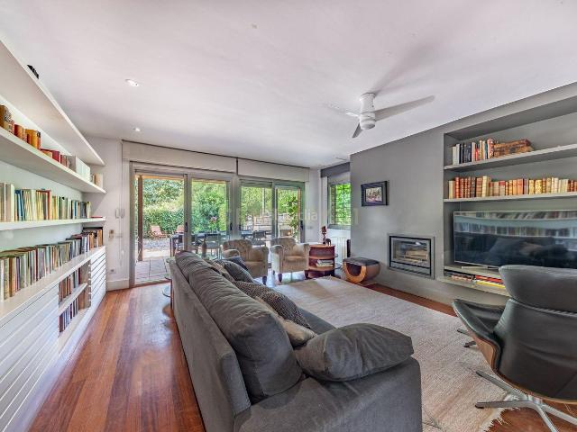 Casa en venta en Sant Cugat del Vallès, Arxiu. Exclusiva casa adosada con jardín privado y piscina comunitaria para solo 4 vecinos. Casas Sant Cugat del.