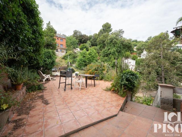 Casa en venta en Sant Cugat del Vallès, La Floresta. Bonita y acogedora casa torre independiente situada en una de las zonas más tranquilas y agradables de La Floresta. Casas Sant Cugat del.