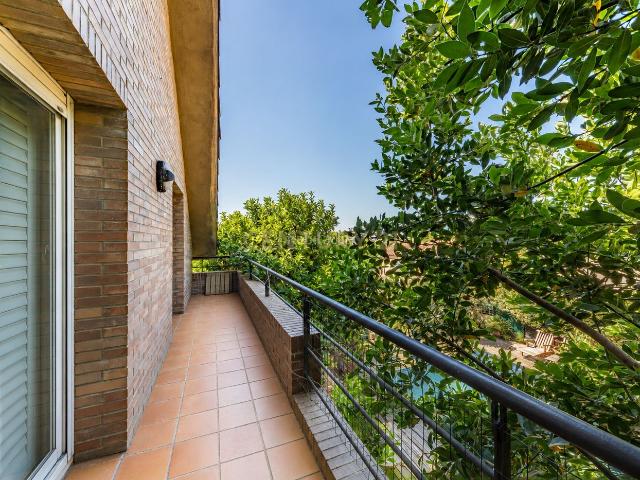 Casa en venta en Sant Cugat del Vallès, Mira sol. Casa unifamiliar con jardín, piscina y garaje en Sant Cugat del Vallès. Casas Sant Cugat del.