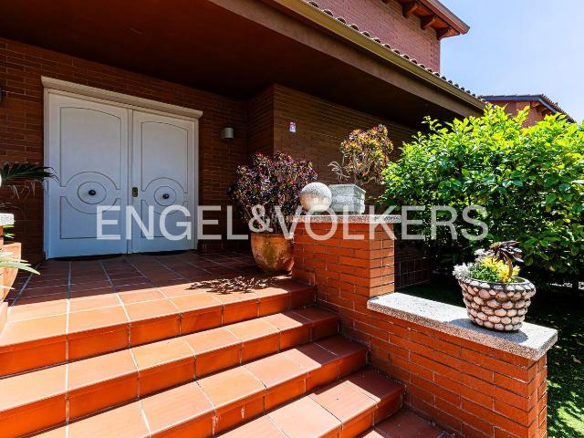 Casa en venta en Sant Cugat del Vallès, Mira sol. El Privilegio del Equilibrio Un Refugio de Privacidad en Mirasol a un Paso de Barcelona. Casas Sant Cugat del.
