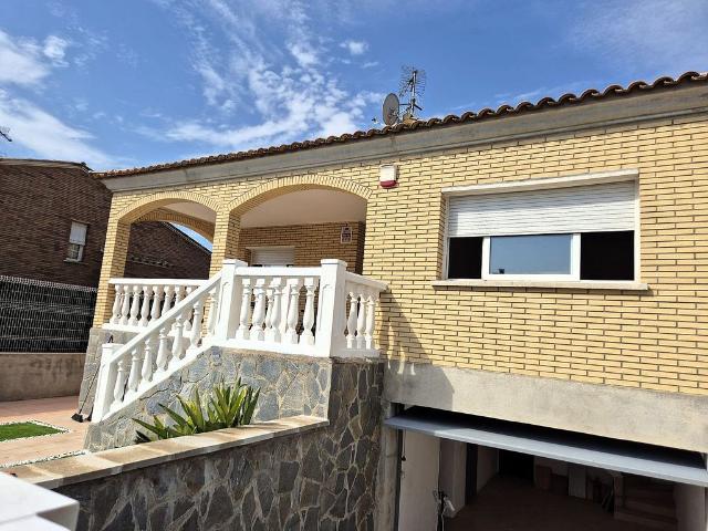 Casa en venta en Sant Cugat Sesgarrigues, de 330 m² 3 habitaciones por 430.000