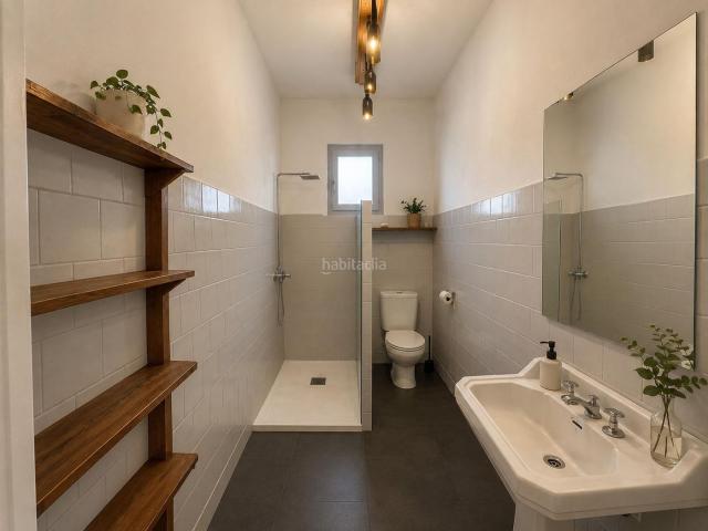 Casa en venta en Sant Antoni de Vilamajor. Casa de pueblo ampliable en el centro de Sant Antoni de Vilamajor con garaje y patio. Casas Sant Antoni de.