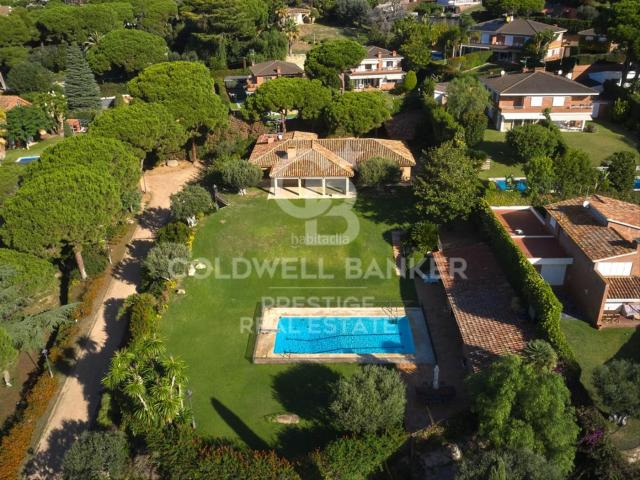 Casa en venta en Sant Andreu de Llavaneres, Canafort El Puntó. Casa con amplio terreno y vistas al mar, frente al Golf de Sant Andreu de LLavaneras. Casas Sant Andreu de.