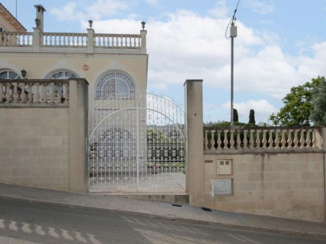 Casa en venta en Sant Boi De Llobregat, Calle oms