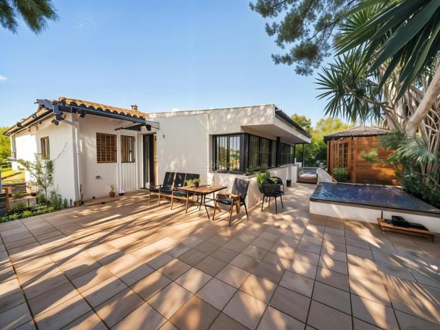 Casa en venta en Sant Esteve Sesrovires. Casa con dos viviendas a la venta en urbanización Vallserrat de Sant Esteve Sesrovires. Casas Sant Esteve.
