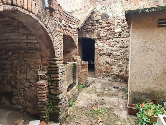 Casa en venta en Sant Feliu de Codines. Casa para restaurar o dividir en pisos. Casas Sant Feliu de.