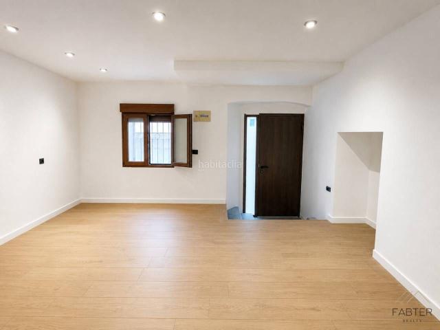 Casa en venta en Sant Feliu de Codines. FABTER REALTY presenta esta casa totalmente reformada en el centro del pueblo!. Casas Sant Feliu de.