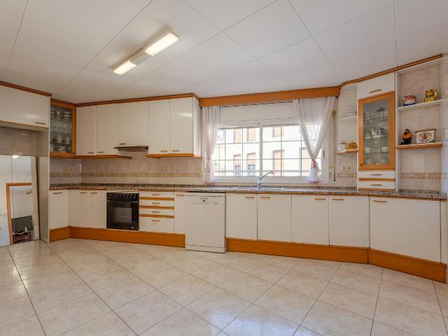 Casa en venta en Sant Feliu de Guíxols, Eixample Costa Brava. Casa de pueblo con garaje en el centro de Sant Feliu de Guíxols. Casas Sant Feliu de.