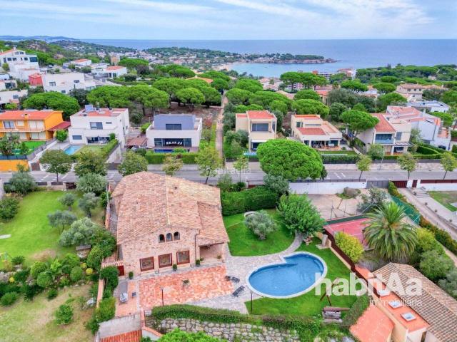 Casa en venta en Sant Feliu de Guíxols, Sant Pol Costa Brava. Chalet rústico con vistas al mar y gran parcela en Sant Feliu de Guíxols Costa Brava. Casas Sant Feliu de.