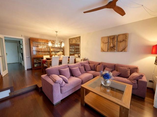 Casa en venta en Sant Feliu de Llobregat, Roses Castellbell. FANTÁSTICA CASA ADOSADA EN VENTA EN SANT FELIU DE LLOBREGAT. Casas Sant Feliu de.