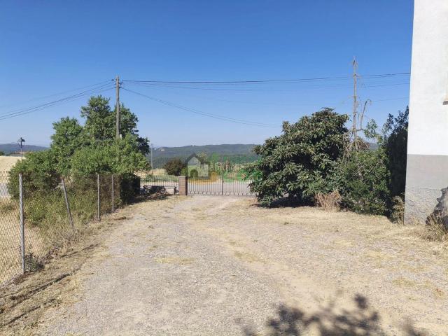 Casa en venta en Sant Feliu Sasserra. GRAN CASA de PUEBLO en venta con terreno, garaje, gran terraza, ascensor y unas espectaculares vistas panorámicas. Casas Sant Feliu.