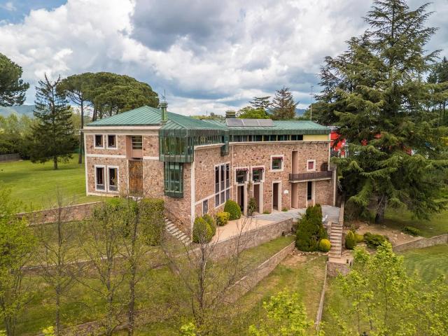 Casa en venta en Sant Hilari Sacalm. OBRA DE MANUEL DE SOLÀ MORALES EN VENTA: EXCLUSIVIDAD Y DISEÑO EN EL MONTSENY. Casas Sant Hilari.