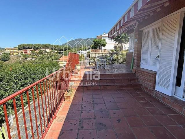 Casa en venta en Sant Iscle de Vallalta, de 173 m² 4 habitaciones por 405.000