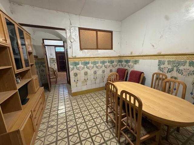 Casa en venta en Sant Joan de Moró. Casa Venta en Sant Joan de Moro, planta baja más 2 alturas con patio trasero. Casas Sant Joan de.