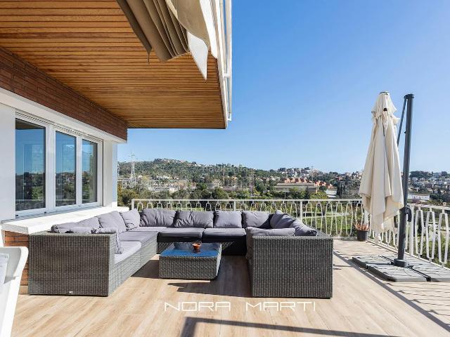 Casa en venta en Sant Just Desvern, La Plana Bellsoleig. Casa independiente con piscina privada y jardín en la exclusiva zona de La Plana Bellsoleig. Casas Sant Just.