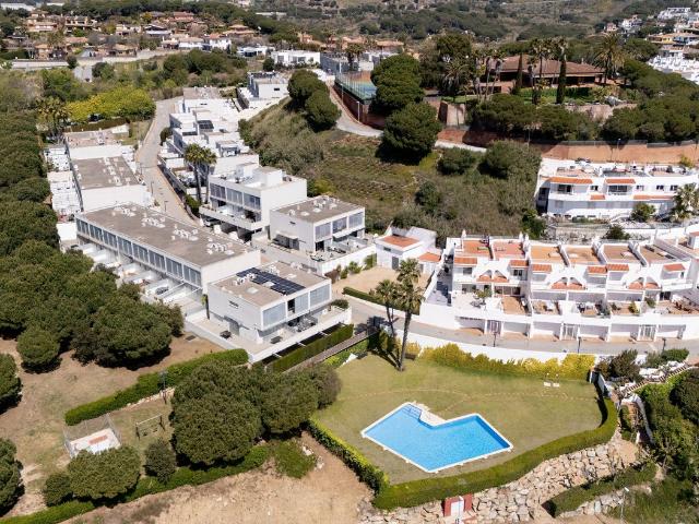 Casa en venta en Sant Pol de Mar, Urbanitzacions. Casa en venta en Sant Pol de Mar con vistas al mar y piscina. Casas Sant Pol de.