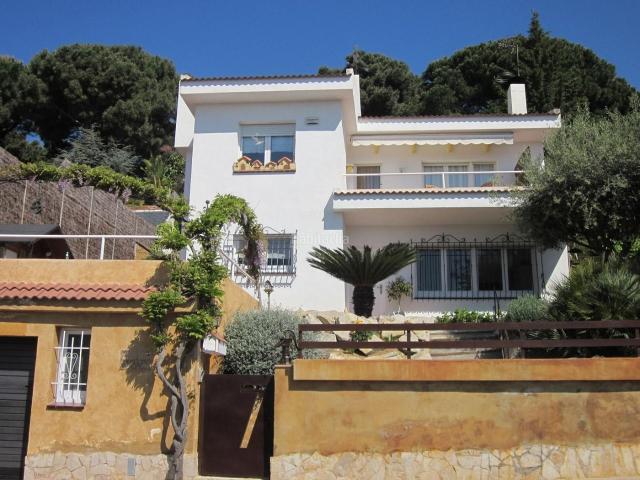 Casa en venta en Sant Pol de Mar, Urbanitzacions. Casa independent amb vistes espectaculars al mar!. Casas Sant Pol de.