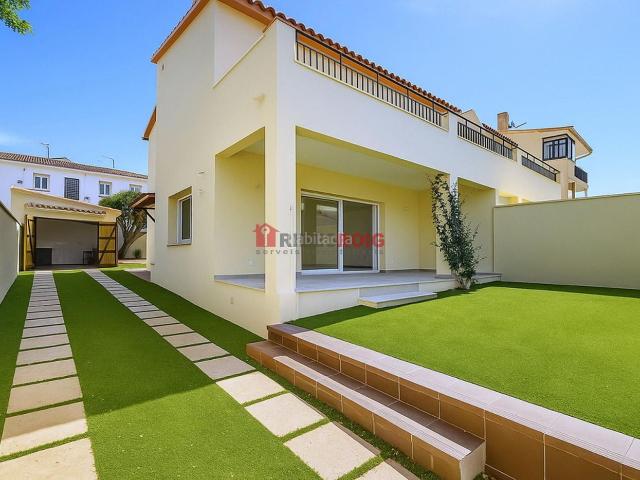 Casa adosada en venta en Sant Pere de Ribes, Centre. Casa completamente reformada a estrenar en Ribes Centro. Casas adosadas Sant Pere de.