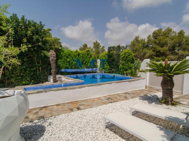 Casa en venta en Sant Pere de Ribes, Mas d´En Serra Els Cards. Chalet Independiente con jardin y piscina en Mas Den Serra. Casas Sant Pere de.