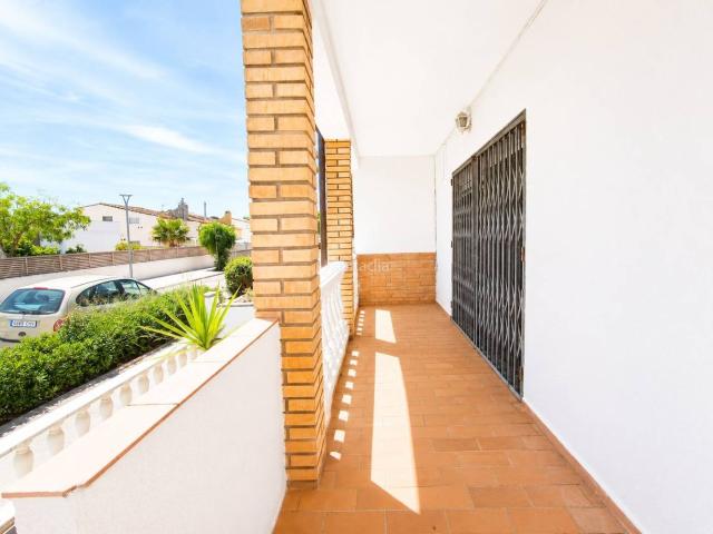 Casa en venta en Sant Pere Pescador Costa Brava. Encantadora casa en lAmfora, Sant Pere Pescador, a solo 5 minutos de la playa. Casas Sant Pere.