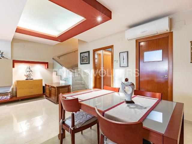 Casa en venta en Sant Quirze del Vallès, Can Casablanques. EXCLUSIVA CASA ADOSADA ESQUINERA RODEADA DE JARDÍN. Casas Sant Quirze del.