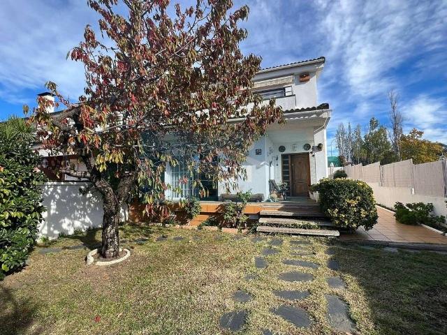Casa en venta en Sant Quirze del Vallès, de 150 m² 5 habitaciones por 535.000
