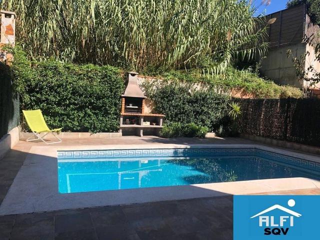 Casa en venta en Sant Quirze del Vallès, de 200 m² 4 habitaciones por 530.000