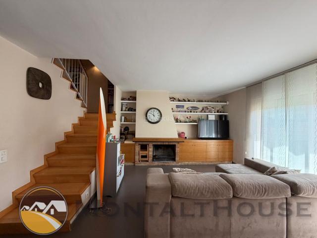 Casa en venta en Sant Vicenç de Montalt, Sant Vicenç Centre. Acogedora casa adosada en el centro de la población. Casas Sant Vicenç de.