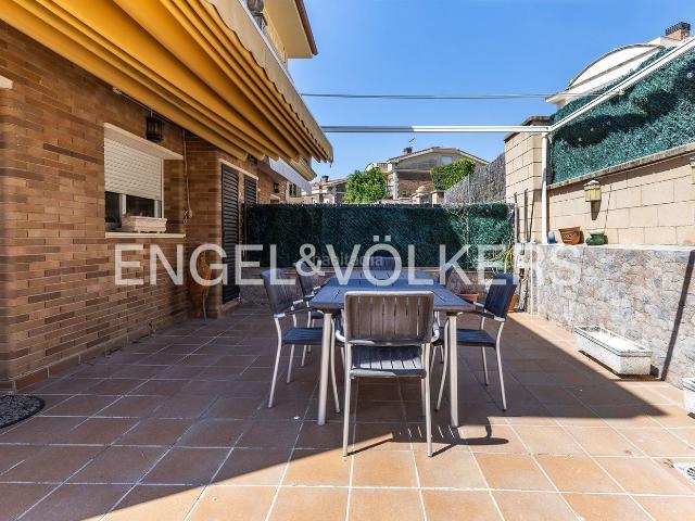 Casa en venta en Sant Vicenç de Montalt, Sant Vicenç Platja. Casa a tres vientos en la mejor zona residencial de Sant Vicenç de Montalt. Casas Sant Vicenç de.