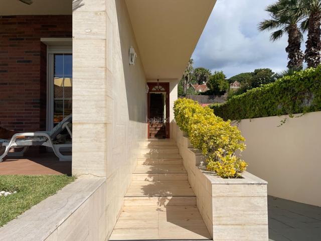 Casa en venta en Sant Vicenç de Montalt, Sant Vicenç Platja. Casa independiente para vivir en una planta cerca de la playa. Casas Sant Vicenç de.