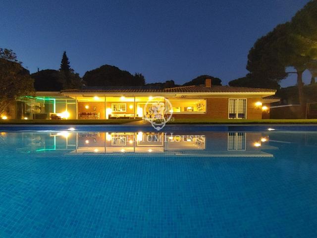 Casa en venta en Sant Vicenç de Montalt, Supermaresme. Casa en venta en Supermaresme en una sola planta con espectaculares vistas al mar. Casas Sant Vicenç de.