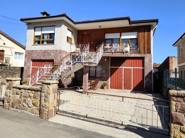 Casa en venta en Santa María de Cayón. Casa independiente en Santa Maria de Cayón. Centro. Casas Santa María de.