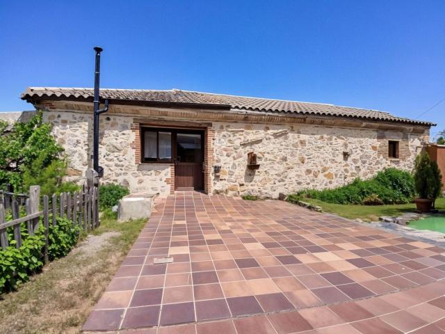 Casa en venta en Santa María la Real de Nieva. PRECIOSO COMPLEJO EN LAGUNA RODRIGO SEGOVIA CON JARDÍN, PATIO Y HUERTO ECOLÓGICO. Casas Santa María la Real de.