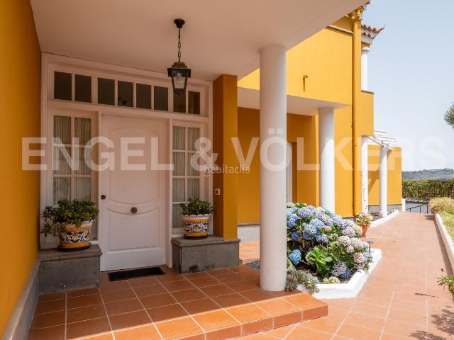 Casa en venta en Santa Brígida, San José de las Vegas La Atalaya. Villa en Gran Canaria con vistas y jardín privado. Casas Santa.