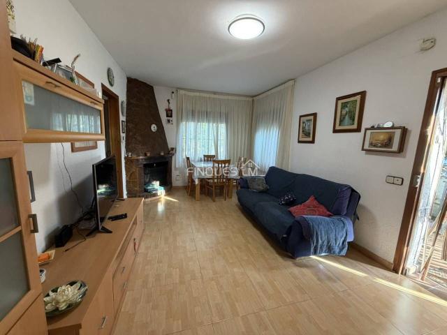 Casa en venta en Santa Coloma de Farners. Bonita casa en venta en una urbanización de Santa Coloma de Farners. Casas Santa Coloma de.