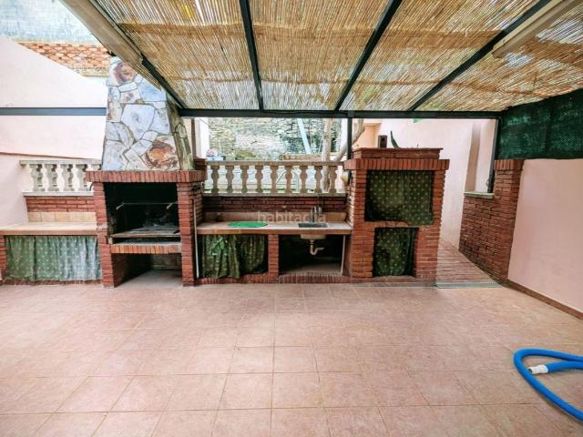 Casa en venta en Santa Coloma de Gramenet, Singuerlín. Espectacular casa con piscina y vistas panorámicas a 15 min de Barcelona. Casas Santa Coloma de.