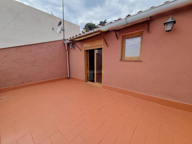 Chalet en venta en Santa Coloma de Gramenet, Singuerlín. Impecable Casa unifamiliar a 4 vientos con 2 plantas, parking y vistas panorámicas. Chalets Santa Coloma de.