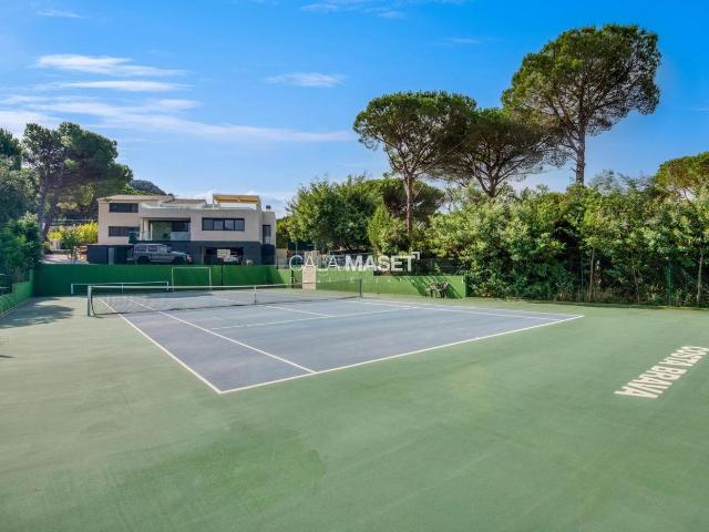 Casa en venta en Santa Cristina d´Aro, Golf Costa Brava. Para los amantes del golf y el tenis. Casas Santa Cristina.