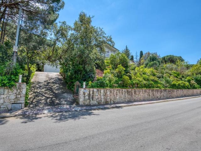 Casa en venta en Santa Cristina d´Aro, Golf Costa Brava. VILLA INDEPENDIENTE CON PISCINA PRIVADA. Casas Santa Cristina.