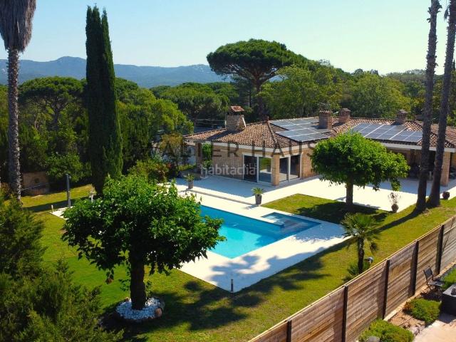 Casa en venta en Santa Cristina d´Aro, Golf Costa Brava. Villa reformada en el Club de Golf de Costa Brava, Girona. Casas Santa Cristina.