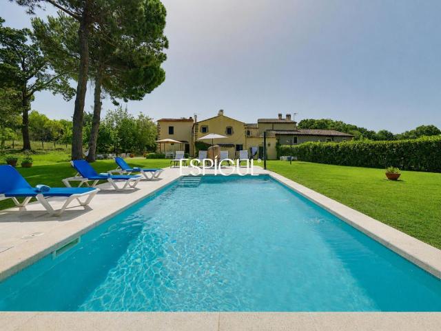 Casa en venta en Santa Cristina d´Aro, Santa Cristina Poble. Masía catalana del siglo XVIII con licencia turística. Casas Santa Cristina.