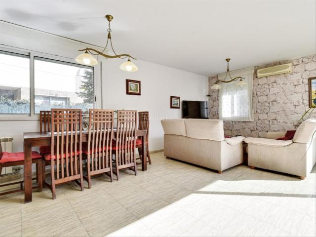Casa en venta en Santa Cristina d´Aro, Santa Cristina Poble. CONFORTABLE CASA ADOSADA EN ZONA RESIDENCIAL URBANA TRANQUILA. Casas Santa Cristina.