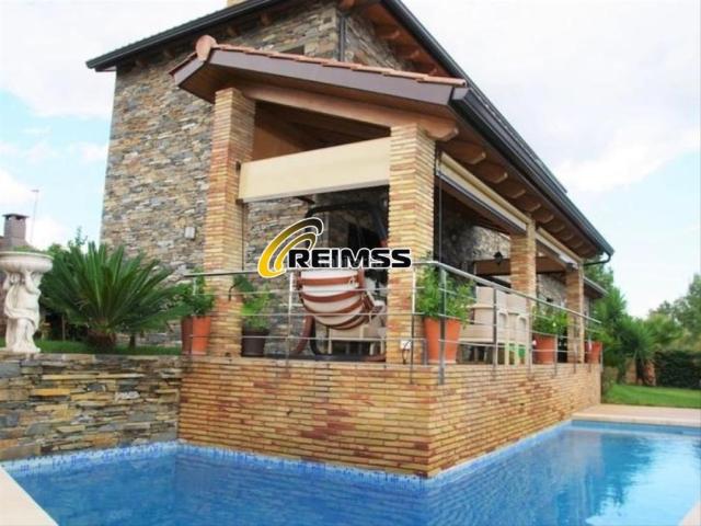Casa en venta en Santa Cristina d´Aro, Santa Cristina Poble. Gran Casa Moderna en Venta en el Centro. Casas Santa Cristina.