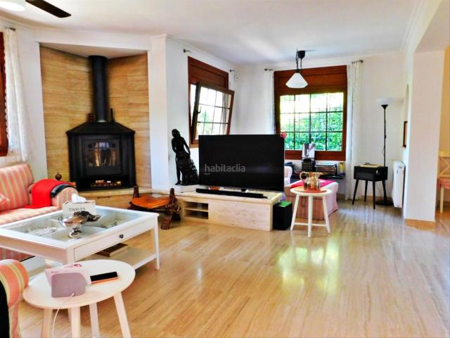Casa en venta en Santa Cristina d´Aro, Santa Cristina Poble. PRECIOSO CHALET CON JARDÍN EN BUENA UBICACIÓN. Casas Santa Cristina.