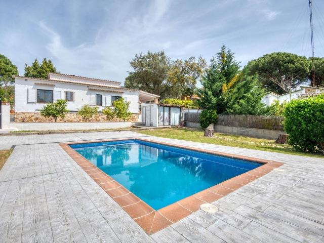 Casa en venta en Santa Cristina d´Aro, Urbanitzacions del Nord. CASA CON PISCINA A POCOS MINUTOS DEL CENTRO DE SANTA CRISTINA DARO. Casas Santa Cristina.