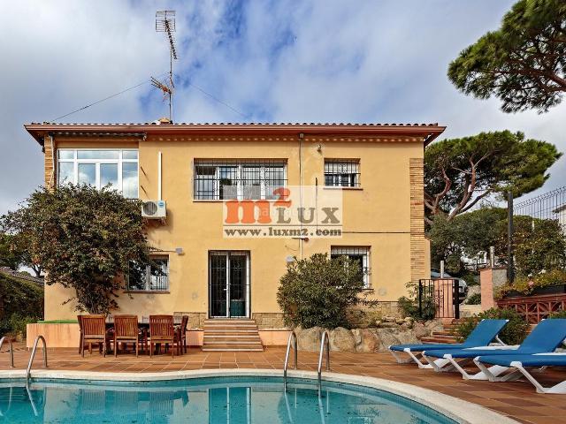 Casa en venta en Santa Cristina d´Aro, Urbanitzacions del Nord. Casa de dos plantas con 5 dormitorios en Santa Cristina de Aro, Costa Brava. Casas Santa Cristina.