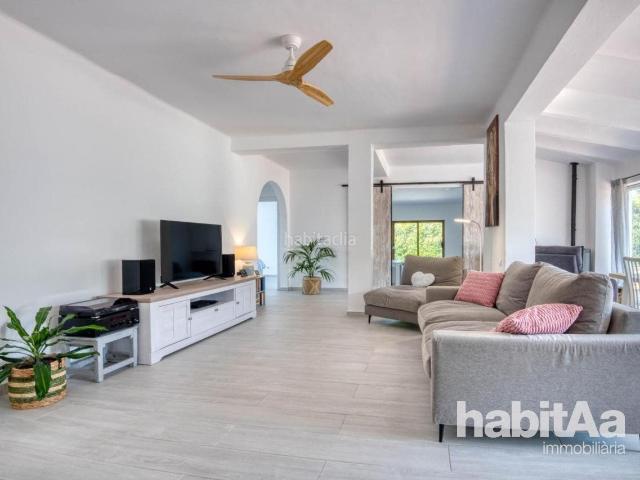 Casa en venta en Santa Cristina d´Aro, Urbanitzacions del Nord. Encantadora casa con piscina y gran jardín privado en Belllloch, Santa Cristina dAro. Casas Santa Cristina.