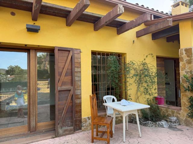 Casa en venta en Santa Cristina d´Aro, Urbanitzacions del Nord. GRAN OPORTUNIDAD, CASA DE 4 HABITACIONES, CON PISCINA, TODA EN UNA PLANTA, a un precio increíble. Casas Santa Cristina.